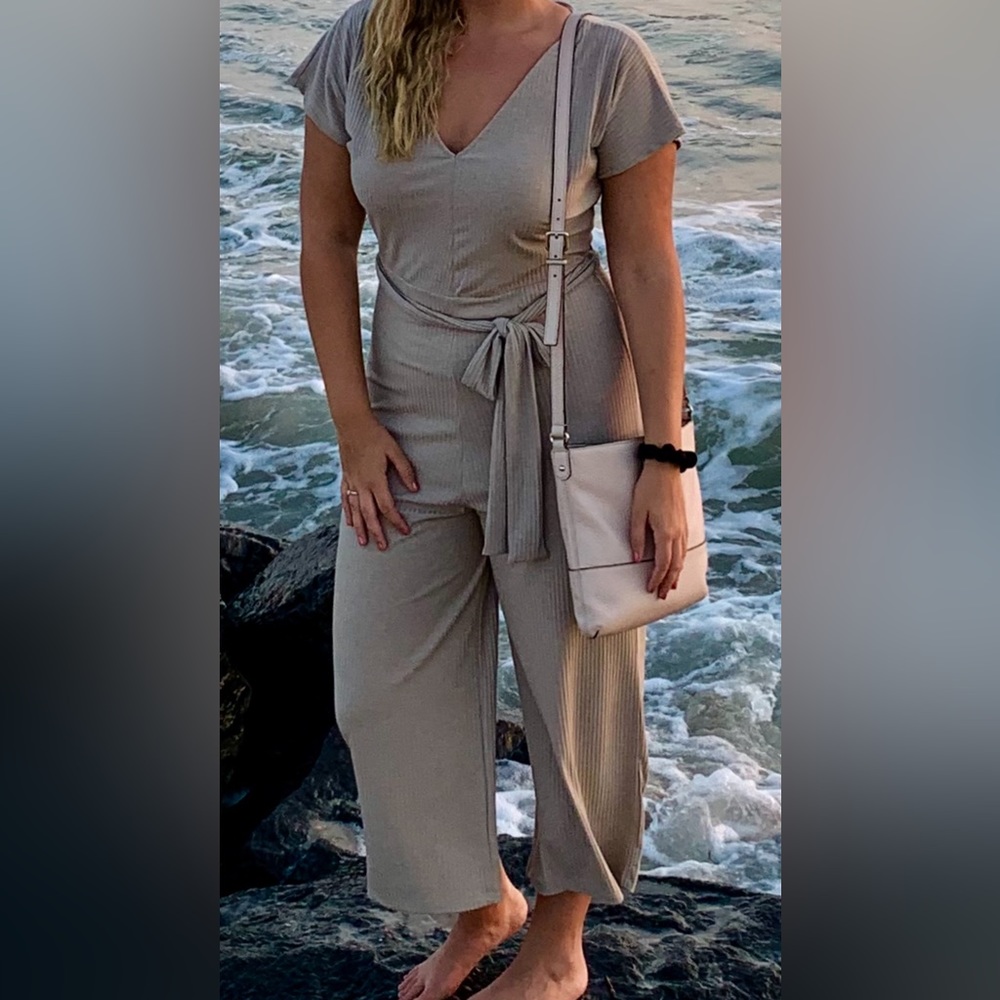 American Eagle Taupe Ribbed Jumpsuit; Size Large